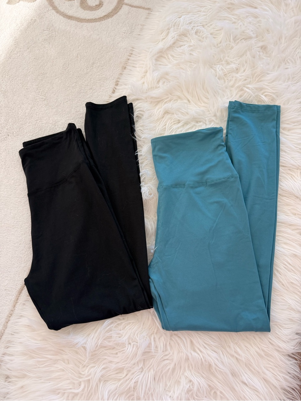 Everyday High-Waist Leggings - Black & Teal and hoodie